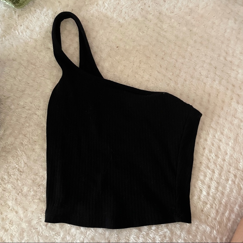Black one sleeve crop top